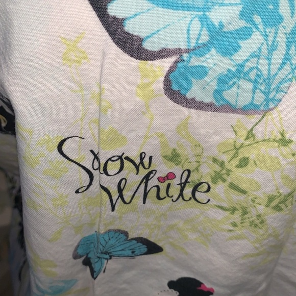 Gently Loved Disney Snow White Scrub Top XL No Longer Sold in Stores - Picture 2 of 7